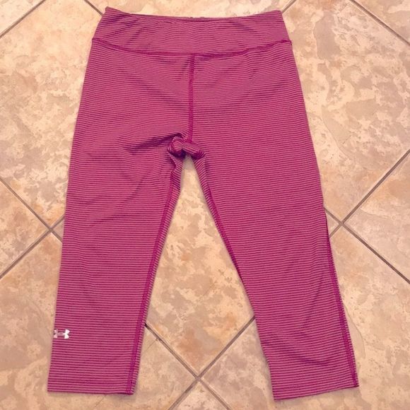 UNDER ARMOUR HeatGear Striped Compression Crops - Picture 3 of 6